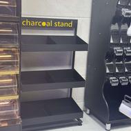 ویترین ایستاده مشکی و حبوبات شیشه خور و لیبل دار میز ترک وسط