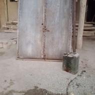 یک درب آهنی غیربازاری