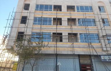 طبقه دوم هست که کلا سه طبقه روی مقازه از سه طرف نور گیر