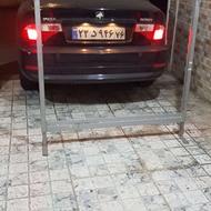 یک دار محکم وتمیز فلزی