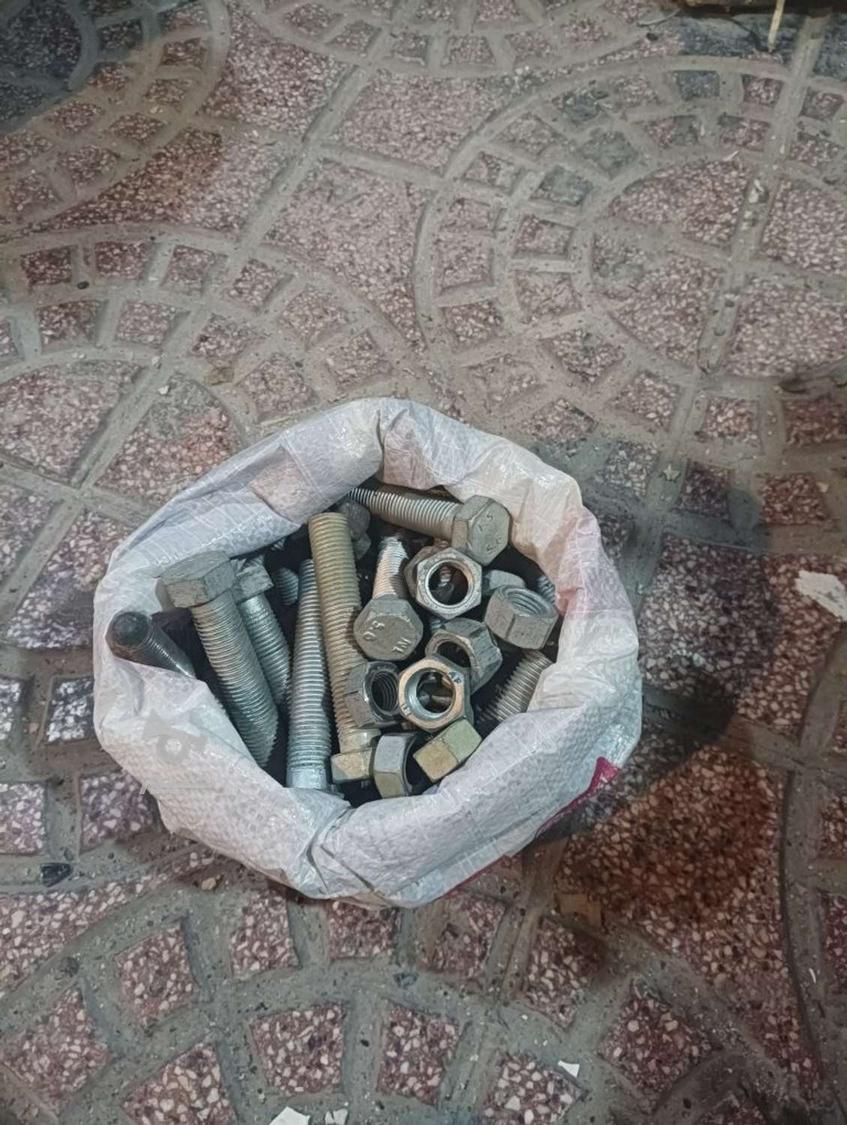 پیچ های بزرگ و کوچیک با رول پلاک