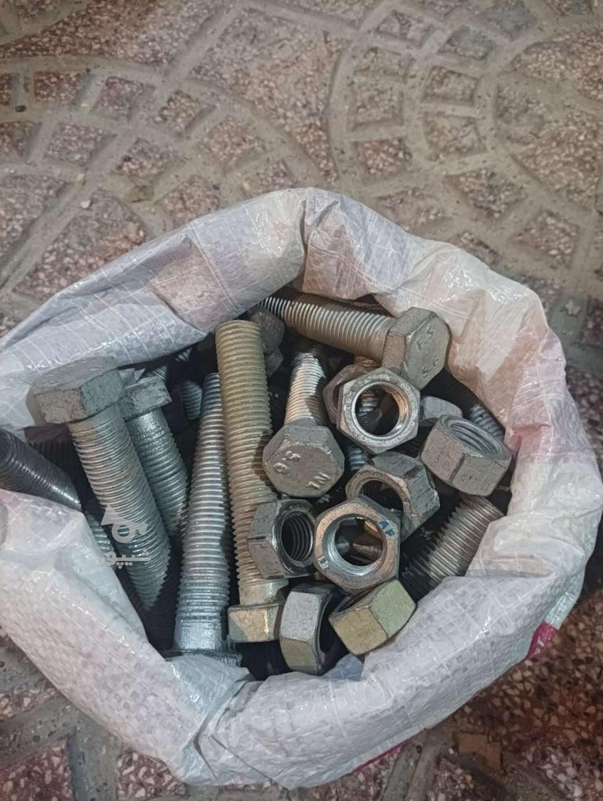 پیچ های بزرگ و کوچیک با رول پلاک