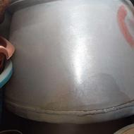 سه تا دیگ بزرگ