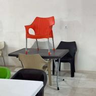 جلومبلی حصیری میز پلاستیکی صندلی پلاستیکی و مبل حصیری نیم ست