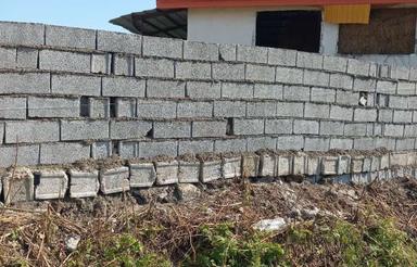 280 متر زمین با بنای نیمه کاره