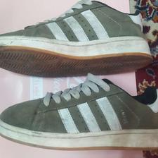 دو جفت کتانی کارکرده ولی سالم