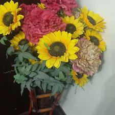 گل مصنوعی و گلدان