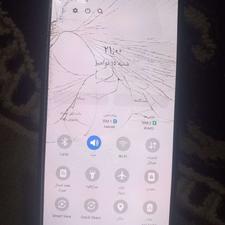 گوشی a20شارژر داره