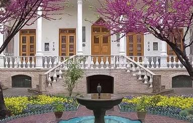 خانه دارای یه اتاق اشپز خونه ایوان