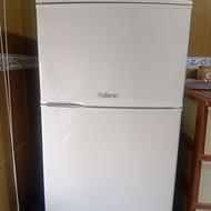 یخچال در حد نو بالا فریزر پایین یخچال