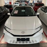 تویوتا کمری هیبرید 2025 سفید