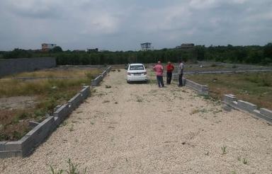 زمین چسبیده به بافت روستای سرسبز قراخیل