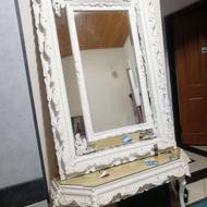 اینه و کنسول سفید