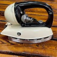 اتو قدیمی درحد اکبند با کارتن و لوازم