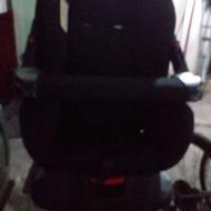 صندلی کودک داخل ماشین سالم