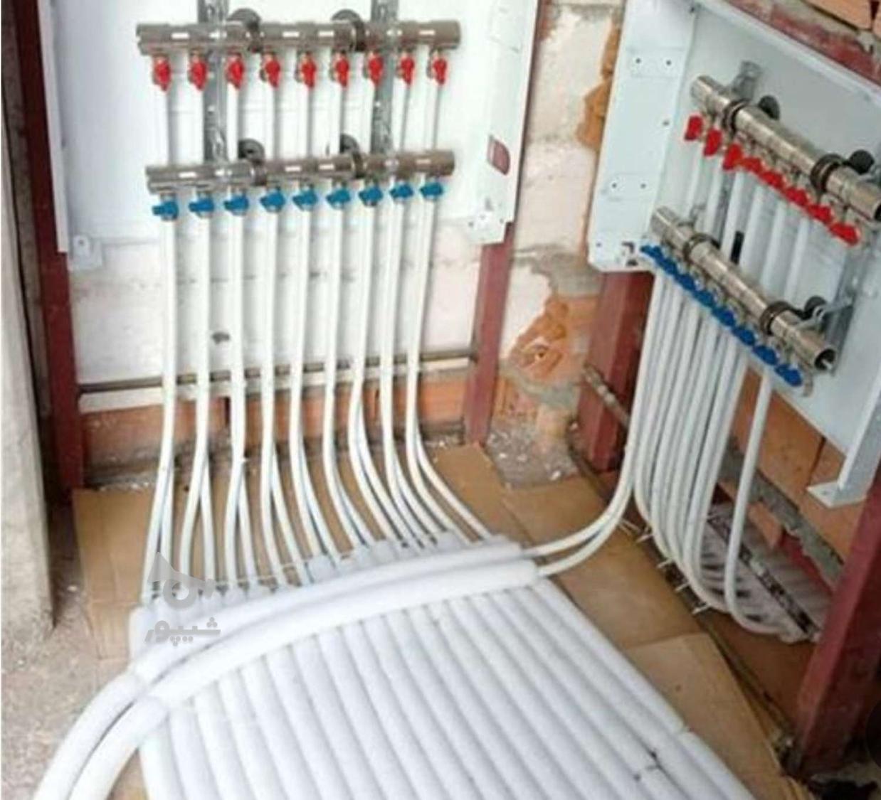 اجرای لوله کشی پنج لایه(کلکتور،لوله کشی سرد و گرم،تست)