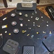 فروش تعدادی دوربین و ویبره گوشی و بلندگوی هدفون و مودم و ...