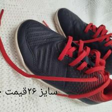 تعدادی کفش بچگانه