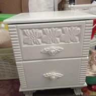 فروش تختخواب و دو تا پاتختی و تشک بسیار زیبا و سالم