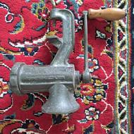 چرخ گوشت دستی شصت ساله برای دکور