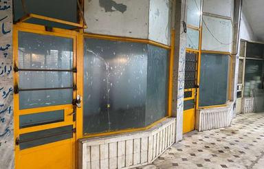 30 متر مغازه + 10 متر انباری پشتش داره، جمعاً میشه 40 متر