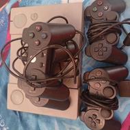 پلی استیشن 1 2تا دسته داره که برا خودشه 2تا دسته ازافم میدم