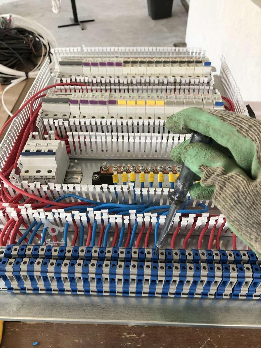 برقکاری و رفع ایرادات برقی