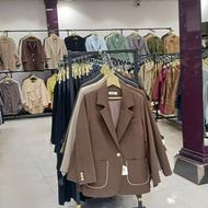 فروشنده خانم