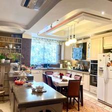 شمال کاخ/220متر/تراس قابل چیدمان