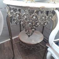 میز گرد برنزی،شیرینی خوری،شکلات خوری،ساعت، قندان