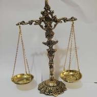 قبول وکالت و داوری در کلیه پرونده های قضایی