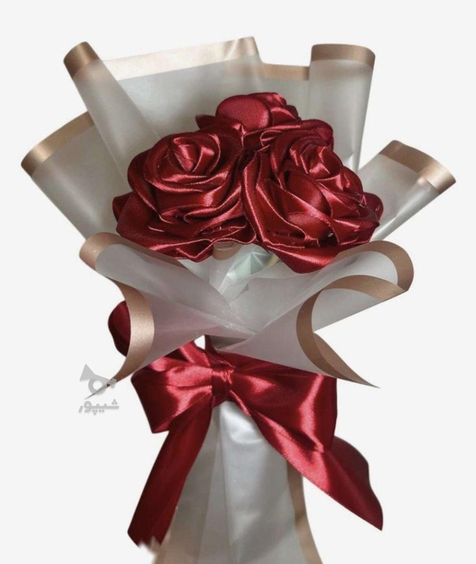 گل رز روبانی