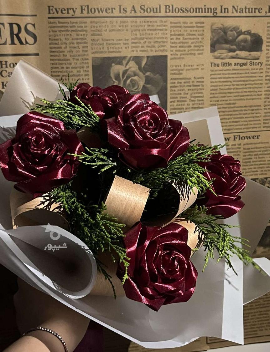 گل رز روبانی