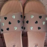 دمپایی وکفش فوتبالی