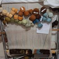 دار قالی فلزی سالم + قالی نیمهبافت نقشه آذرخش (ترکیباف)