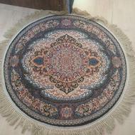 قالیچه گرد.