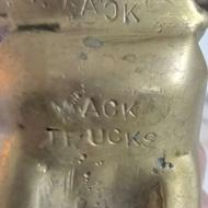 آرم سگ جلوی کابوت ماشین