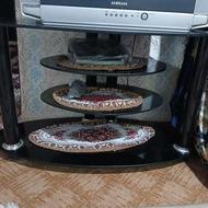 تلوزیون و میز