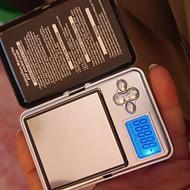 ترازو و دسته سلفی