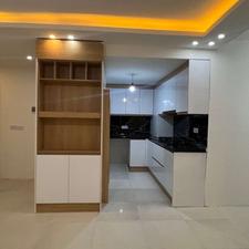 83 متر کلید نخورده - نوساز - خ شهران - آسانسور دار