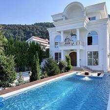 فروش ویلا 550 متر (سند)در نوشهر/استخر/روف‌گاردن/ویو عالی