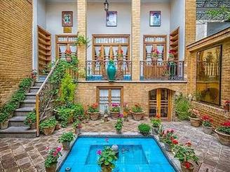 خانه ویلایی دارای دو حیاط جلو و عقب خیبری
