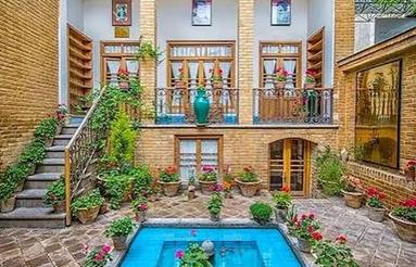 خانه ویلایی دارای دو حیاط جلو و عقب خیبری
