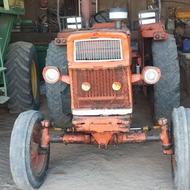 تراکتور رومانی با ادوات