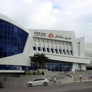 فروشنده بوتیک زنانه در هایپر سنتر خزر