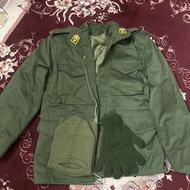 اور کت نو با دسکش و کلاه