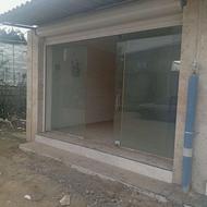 دارای آب و برق و گاز و کرکره برقی میباشد