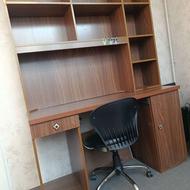 سالم میز کامپیوتر و کتابخانه