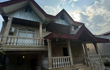 ویلا تمیز در حد دارای پارکنیگ وتمام امکانات فول وفروش فوری