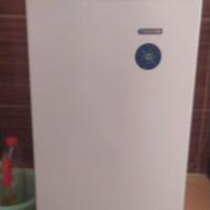 یه یخچال فریزر 5فوت بسیار تمیز در حد نو